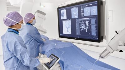 Doctors working with the Philips Azurion