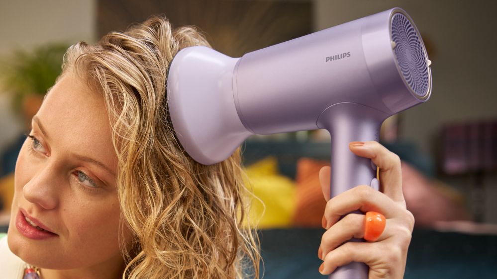Volume diffuser with magnetic nozzle