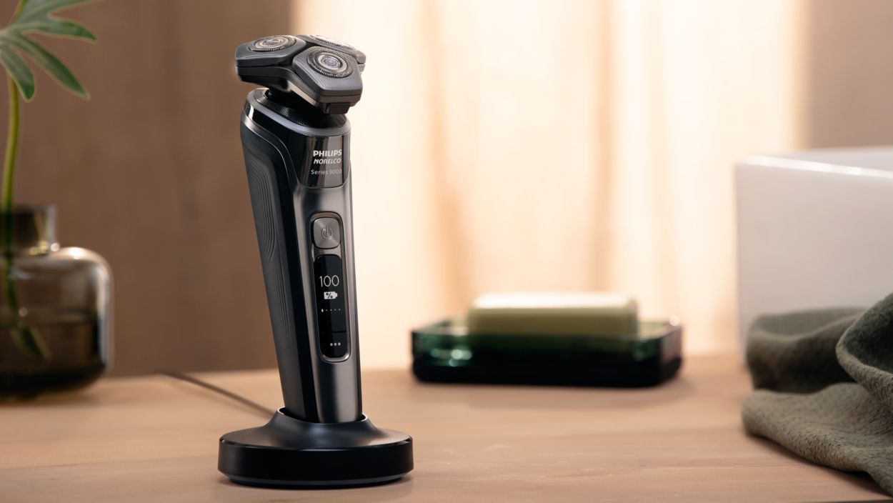 Shaver 9800 Wet & Dry electric shaver with SenseIQ S9987/85 | Philips