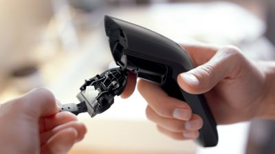 Ανοιγόμενη κεφαλή για εύκολο καθάρισμα με την πρόσθετη βούρτσα