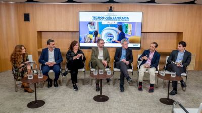 Coloquio sobre el estudio. De izq. A dcha. Miguel Ángel López Pino,  Paloma Dorao,  Guillermo Albaiceta, Joan Vinyets, Manuel Arellano y Juan Carmona