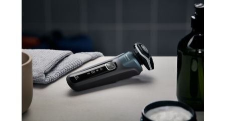 PHILIPS シェーバー S5882/66 使用１回のみ極美品　洗浄済み Amazon | フィリップス 電動シェーバー 5000シリーズ 洗浄機付き