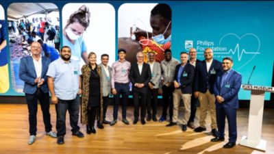 Foto de grupo en la celebración del décimo aniversario de la Fundación Philips