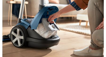 Aanhankelijk Intimidatie Enzovoorts Performer Silent Vacuum cleaner with bag FC8743/09R1 | Philips