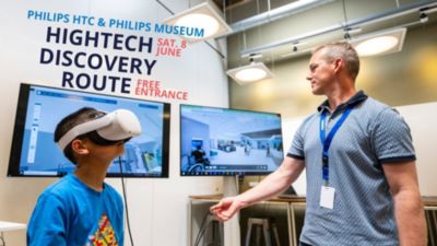 Kind met VR-bril op Philips High Tech Campus