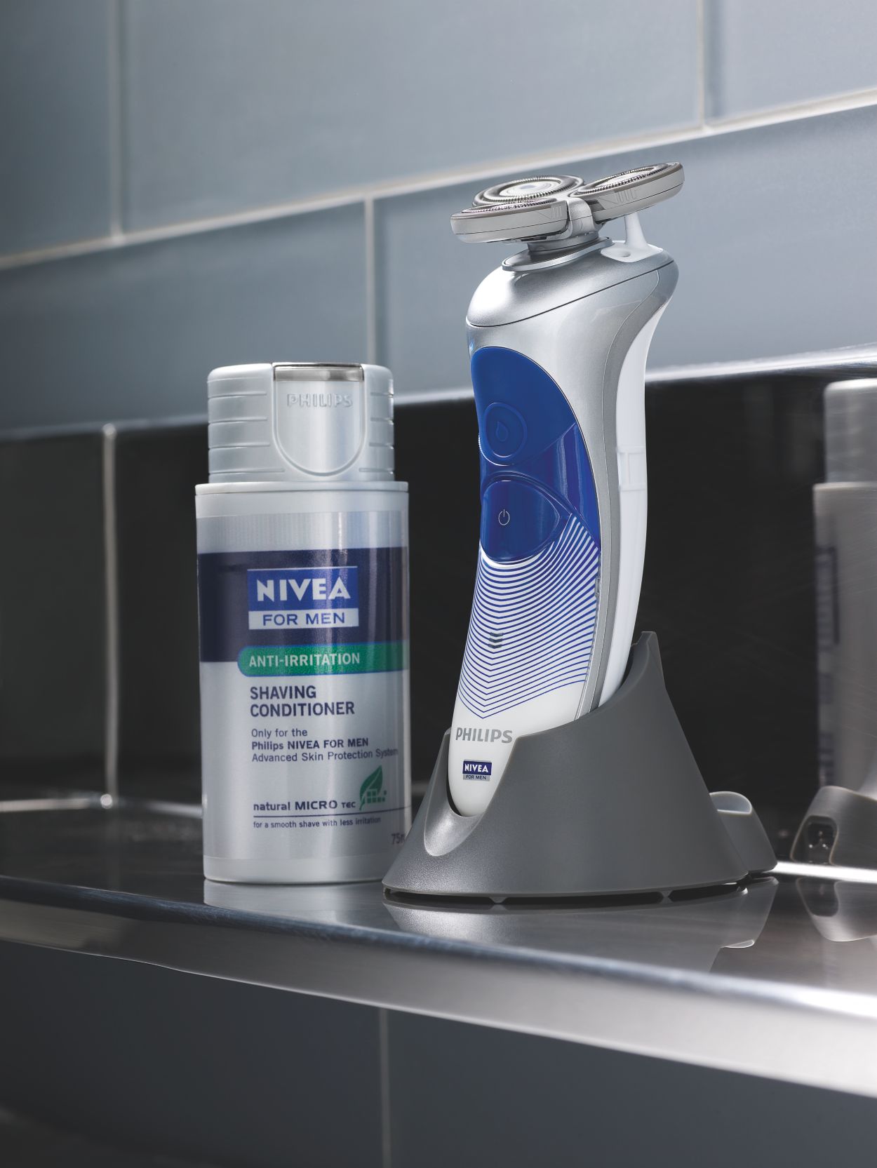 NIVEA FOR MEN shaver HS8420/23 | NIVEA