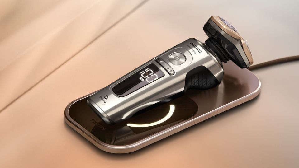 Shaver S9000 Prestige Wet & Dry Electric shaver with SkinIQ SP9871 