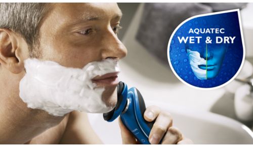 Sistema Aquatec per una rasatura perfetta a secco o sulla pelle bagnata