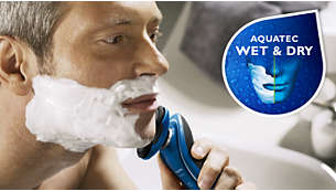 Système AquaTec : rasage confortable à sec, rafraîchissant sur peau mouillée