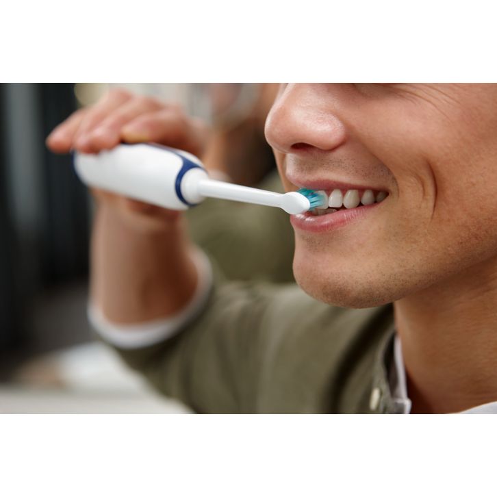 Clinically proven to provide superior cleaning *