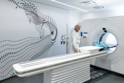 Medical professional operating a Philips Spectral CT 7500 scanner at Ferrari Med Ex