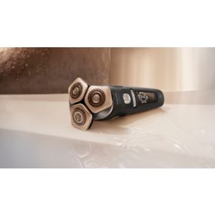 Shaver S9000 Prestige Rasoio elettrico Wet & Dry con SkinIQ
