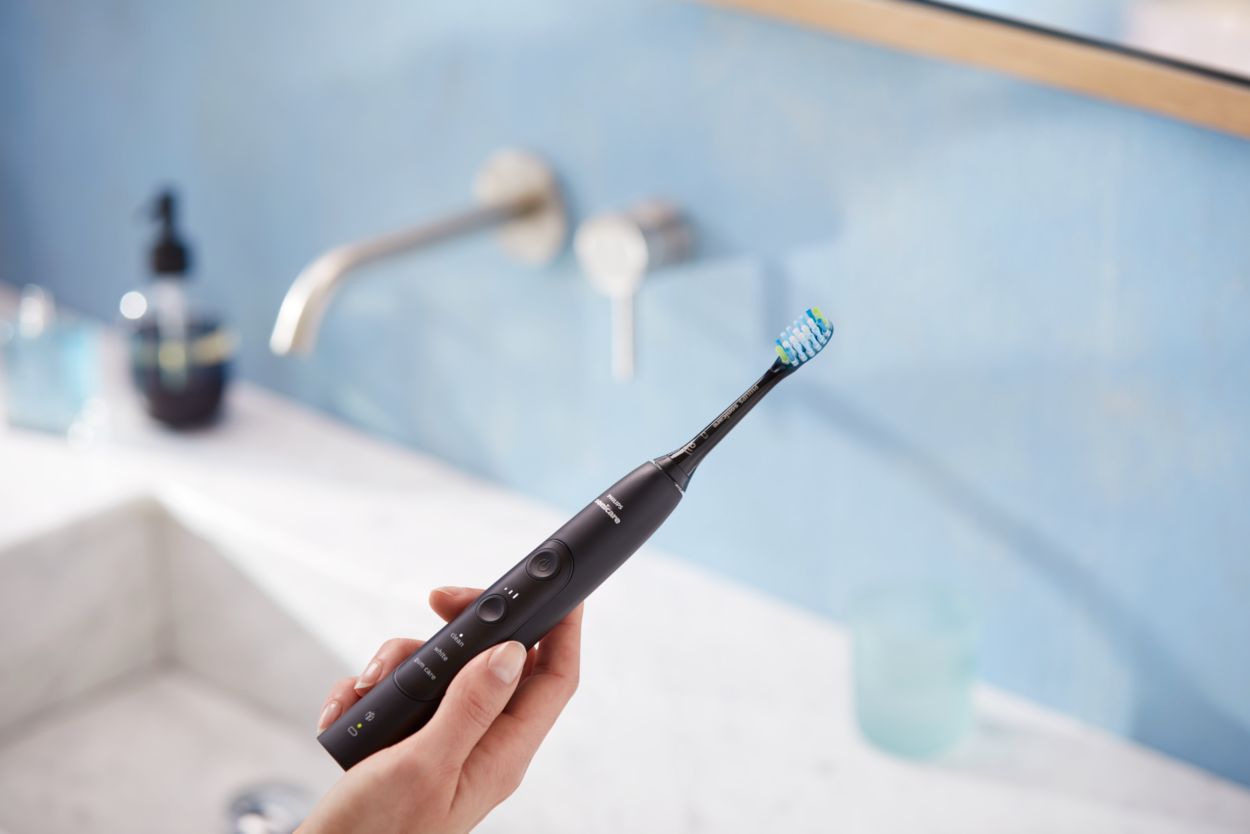 ExpertResults 7000 Sonic electric toothbrush HX7533/04 | Philips