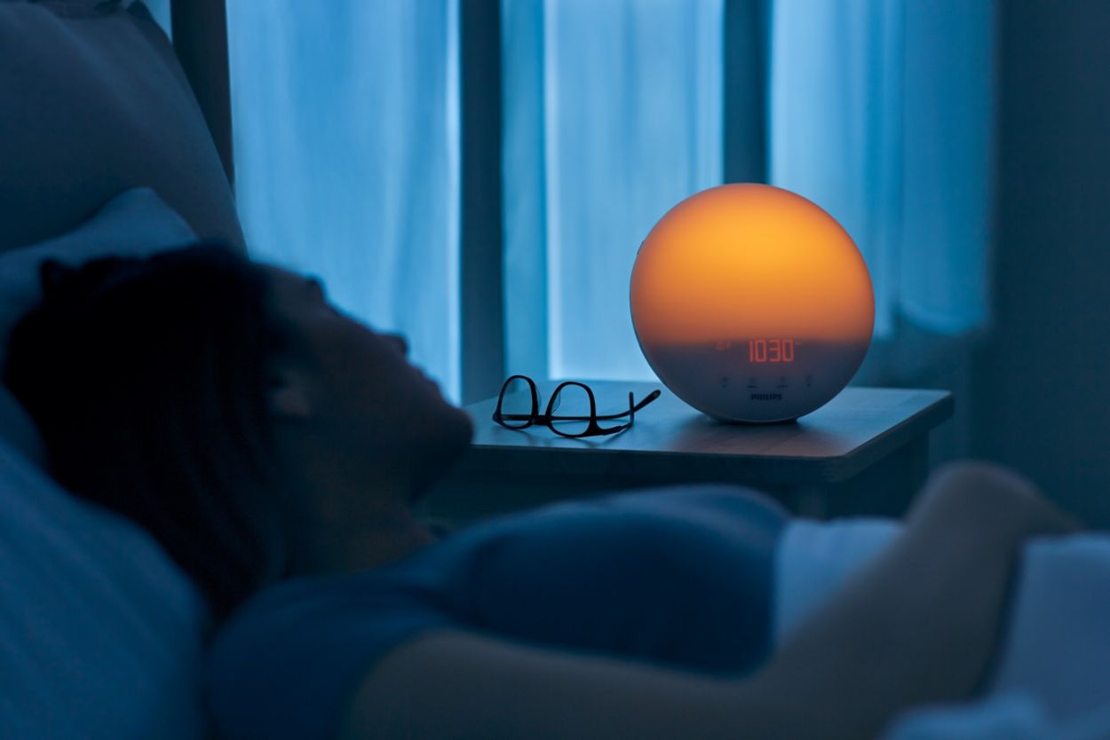 SmartSleep Wake-up light: sunrise alarm with 7 sounds HF3531/01 |