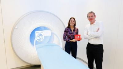 Sylvia van Es (President Philips Nederland) en Paul van Nunen (Directeur van Brainport)