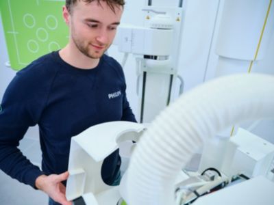 Field Service Engineer working on Radiography 7300 C