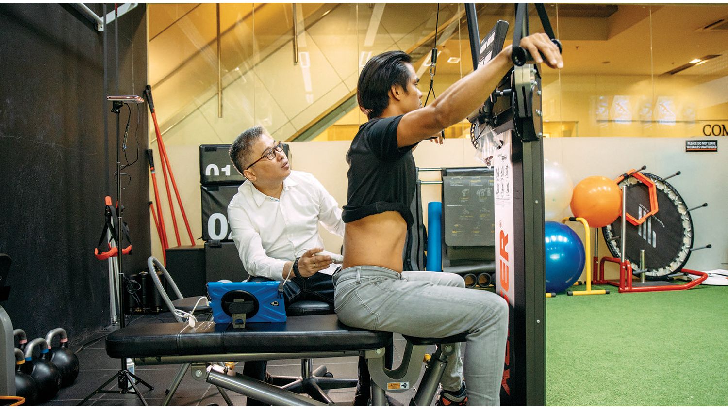 Dr. Obispo uses Lumify for physical assessment