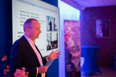 Léon Kempeneers presenting