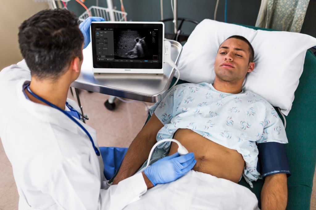 InnoSight emergency department, abdominal scan with doctor and patient