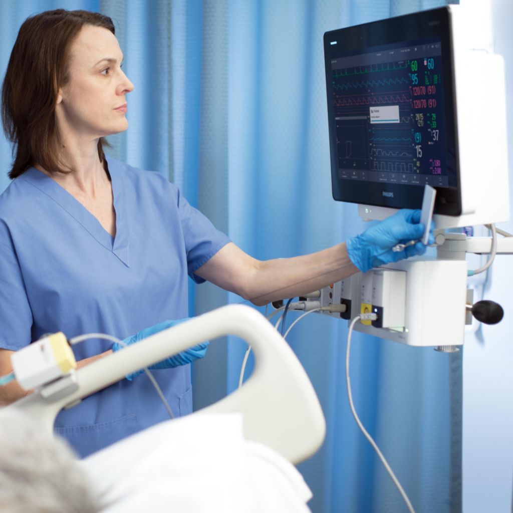 Clinician using intellivue patient monitor