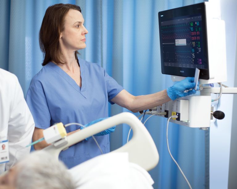 clinician using intellivue patient monitor