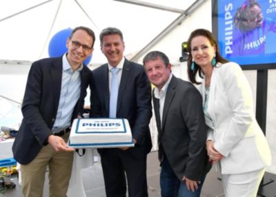 Gruppenfoto mit Vertreterinnen und Vertretern von Philips Austria und dem Land Kärnten