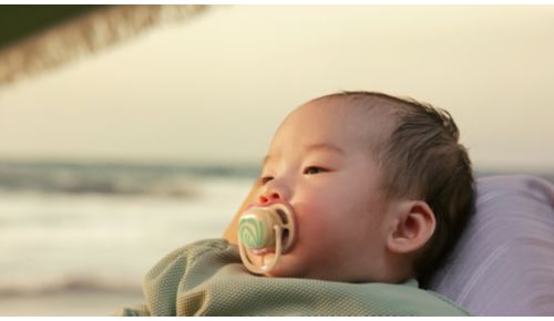 Los agujeros de aireación extragrandes permiten que la piel del bebé transpire