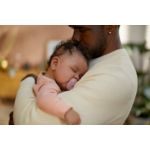 Adapta-se confortavelmente às curvas naturais do rosto do bebê