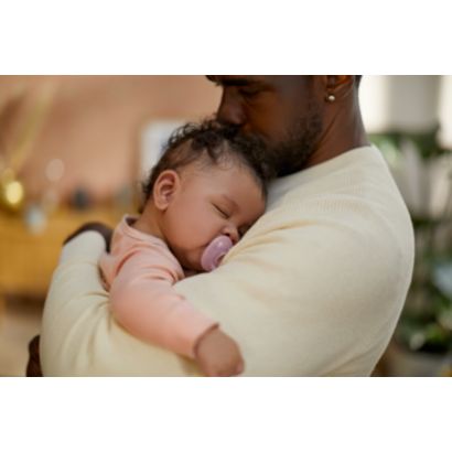 Adapta-se confortavelmente às curvas naturais do rosto do bebê