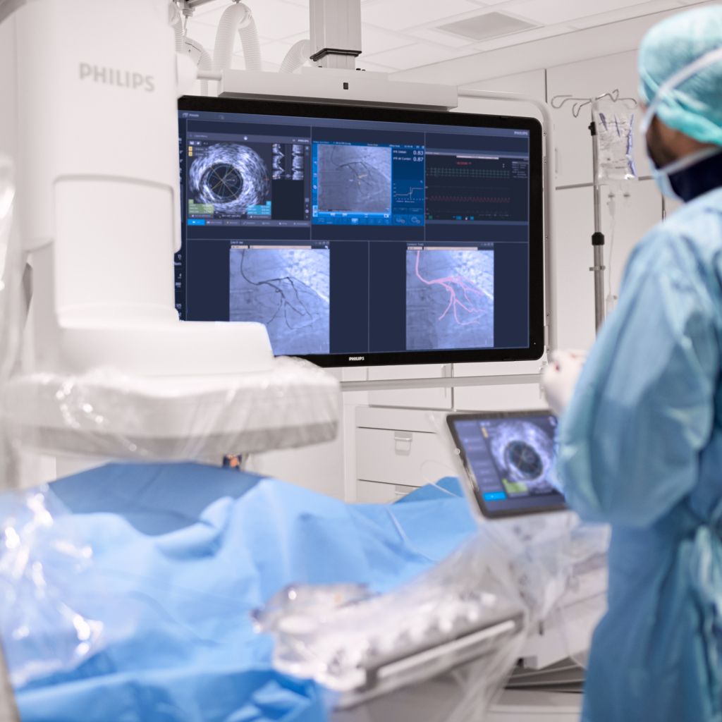 Philips Cath Lab physician providing cardiovascular care in ASC through SymphonySuite Solution