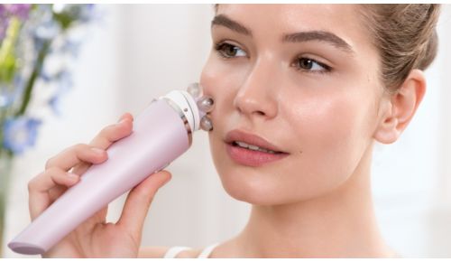 Entspannt die Gesichtsmuskeln und strafft die Haut