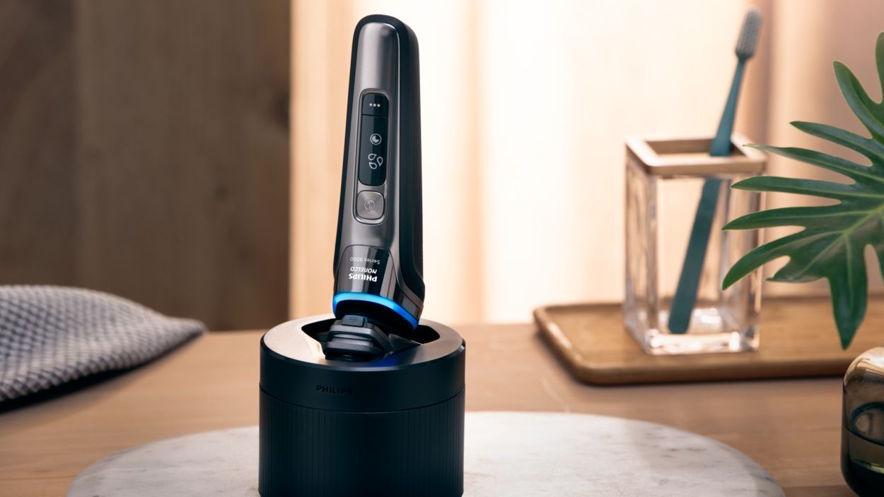 Wet & Dry electric shaver with SkinIQ