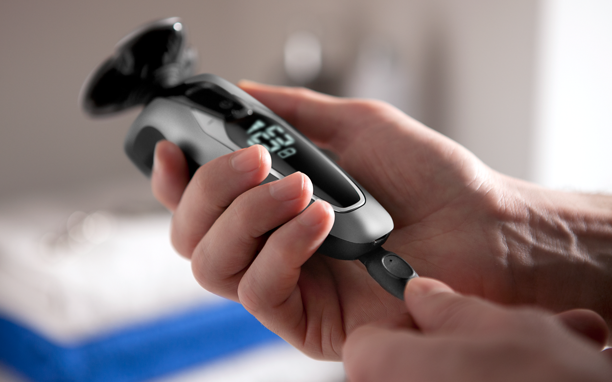 Shaver series 9000 ウェット&ドライ電気シェーバー S9732/33 Shaver series 9000 ウェット&ドライ電気シェーバー S9732/33