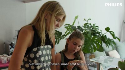 Zorgprofessionals gebruiken het Philips Azurion-beeldgeleide therapiesysteem voor de behandeling van beroertepatiënten