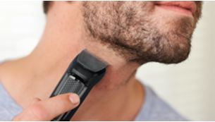 O aparador define os contornos da barba e do pescoço para aperfeiçoar o seu visual