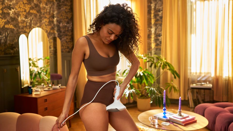 BRI984 - Lumea IPL 9000 Series IPL Hair removal device with