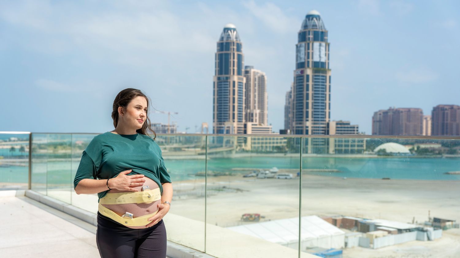 Pregnant patient wearing Avalon Cableless solution