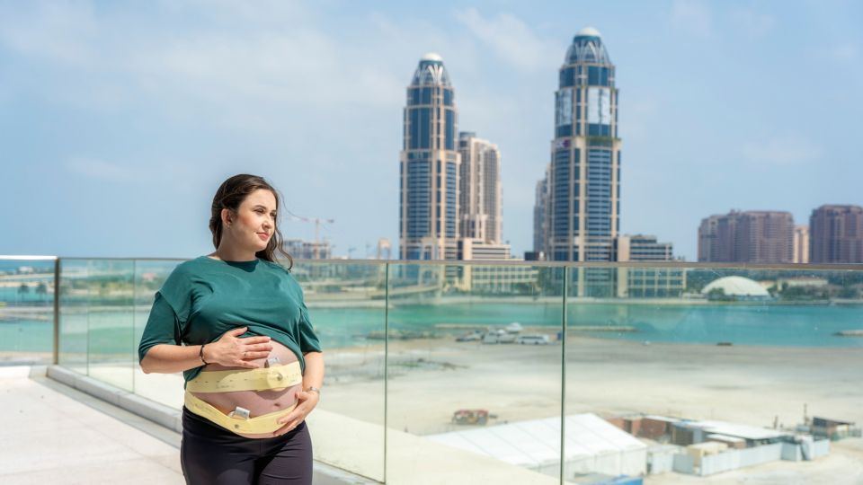 Pregnant patient wearing Avalon Cableless solution