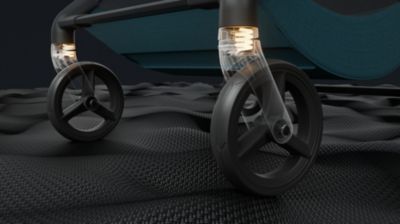 Four-wheel suspension as though walking upon flat ground