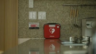 大切なご家族を心停止から救うために
ご自宅に AED を備えませんか
