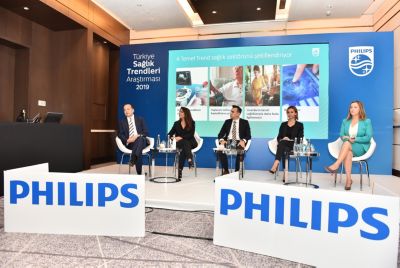 Basın toplantısında poz veren Philips Türkiye Sağlık Trendleri Araştırması 2019 konuşmacıları