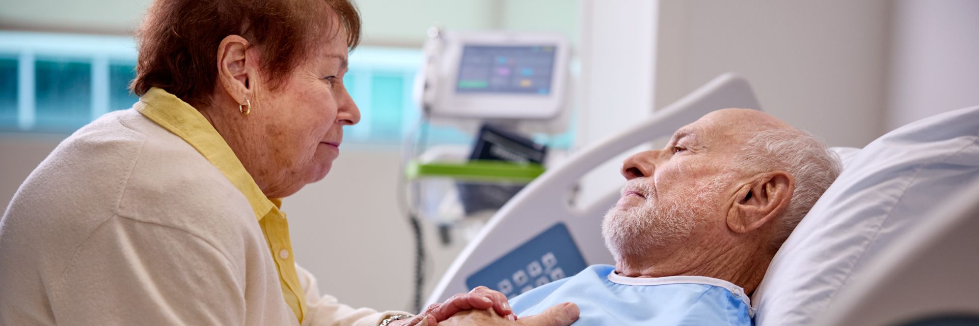 Patient der Allgemeinstation mit EarlyVue VS30 im Hintergrund