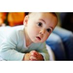 Bé bú bình theo cách tự nhiên nhất