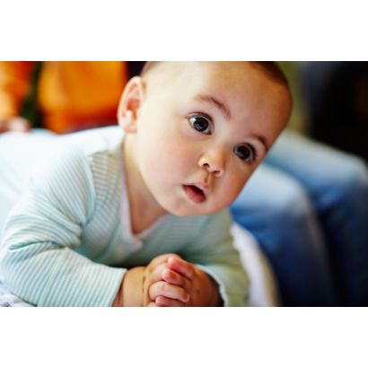 Bé bú bình theo cách tự nhiên nhất