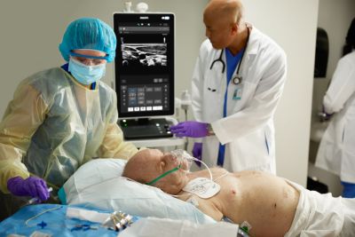 Two clinicians looking at patient’s ultrasound image on Flash 5100 POC in trauma setting