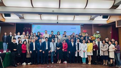 Các giảng viên và học viên chụp ảnh lưu niệm tại chương trình đào tạo