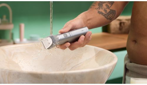 Resistente all'acqua al 100% per una cura personale confortevole, su pelle asciutta o bagnata