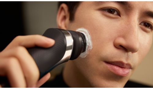 Zářivě působící pokožka pomocí našeho hloubkově čistícího masážního kartáče 3v1