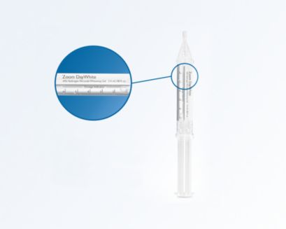 Primer plano de la jeringa de gel blanqueante Philips Zoom!