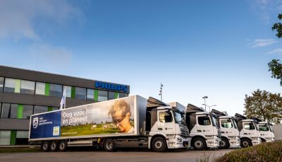 Elektrische vrachtwagens van Philips geparkeerd op de Philips-campus in Best